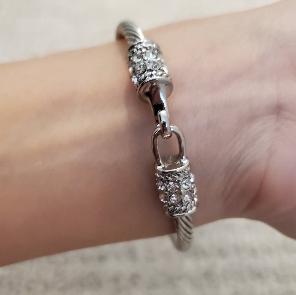 $15 Beautiful bracelet